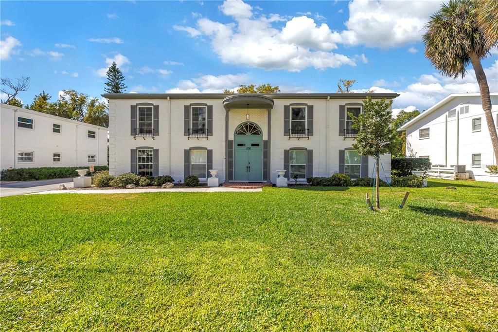For Sale: $285,000 (2 beds, 2 baths, 1100 Square Feet)