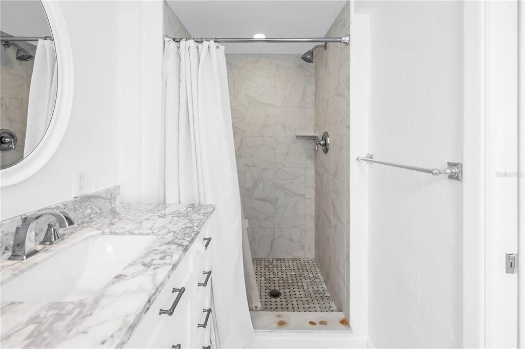 For Sale: $285,000 (2 beds, 2 baths, 1100 Square Feet)