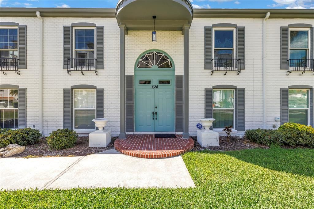 For Sale: $285,000 (2 beds, 2 baths, 1100 Square Feet)