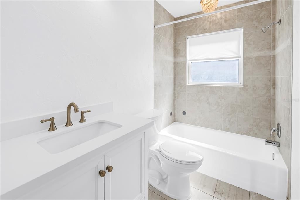 For Sale: $285,000 (2 beds, 2 baths, 1100 Square Feet)