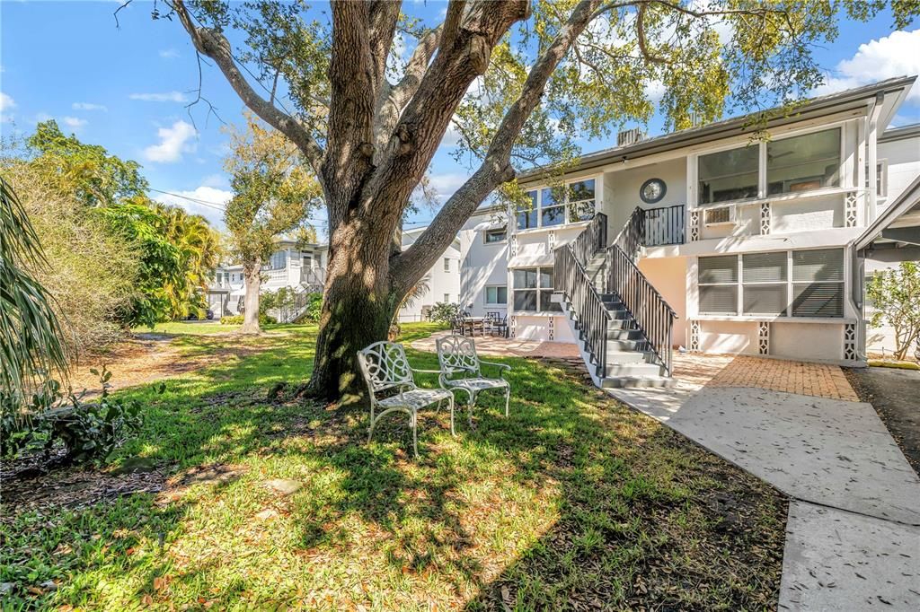 For Sale: $285,000 (2 beds, 2 baths, 1100 Square Feet)
