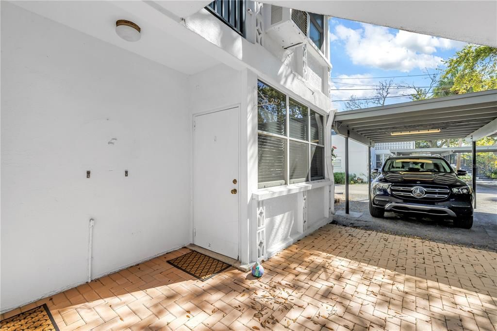 For Sale: $285,000 (2 beds, 2 baths, 1100 Square Feet)