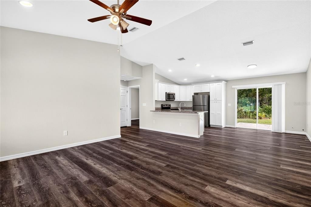 For Sale: $239,900 (3 beds, 2 baths, 1300 Square Feet)