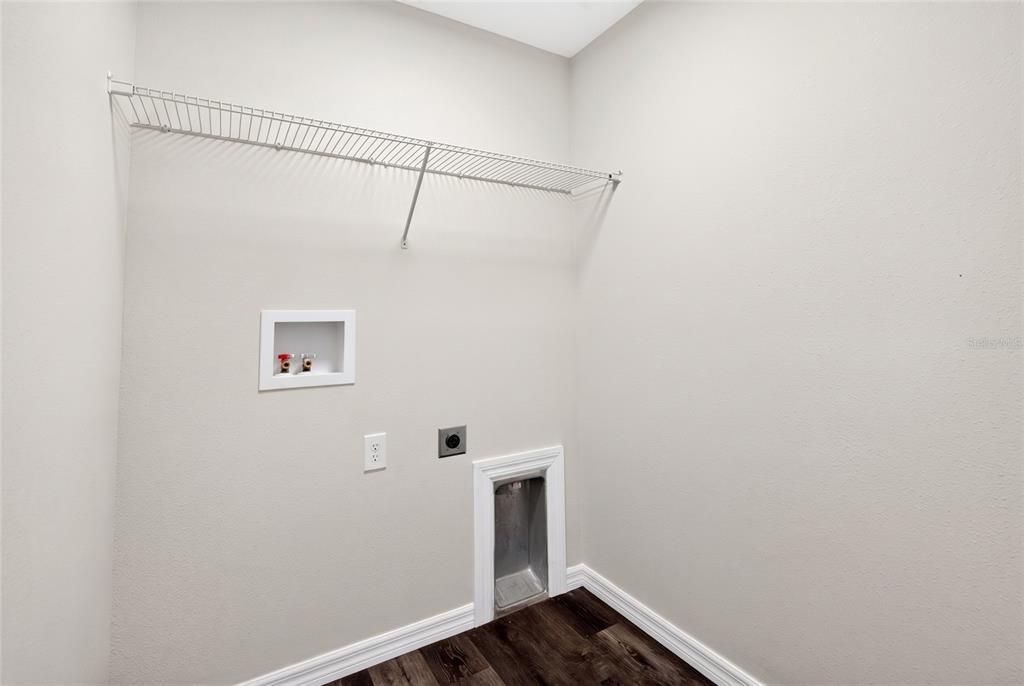 For Sale: $239,900 (3 beds, 2 baths, 1300 Square Feet)