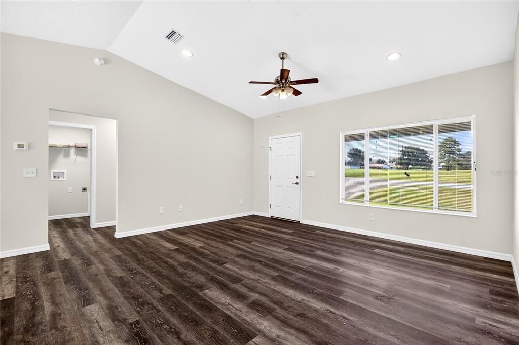 For Sale: $239,900 (3 beds, 2 baths, 1300 Square Feet)