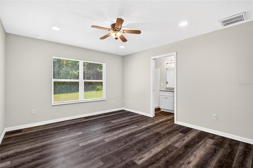 For Sale: $239,900 (3 beds, 2 baths, 1300 Square Feet)