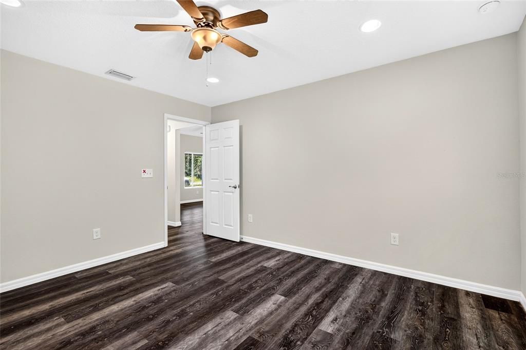 For Sale: $239,900 (3 beds, 2 baths, 1300 Square Feet)