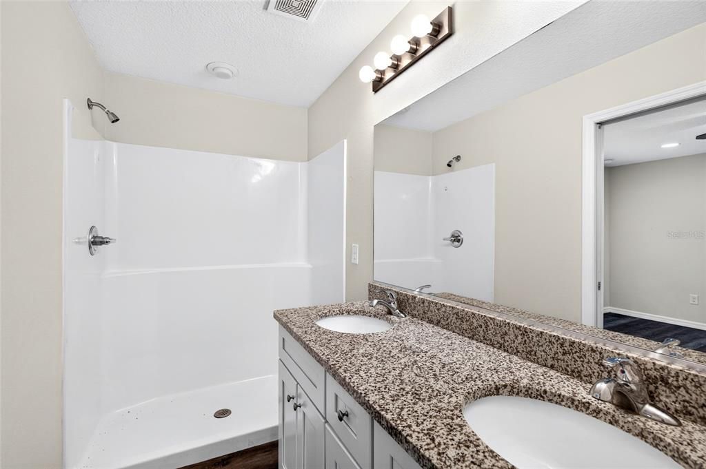 For Sale: $239,900 (3 beds, 2 baths, 1300 Square Feet)