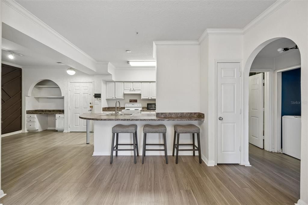 For Sale: $199,900 (2 beds, 2 baths, 1121 Square Feet)