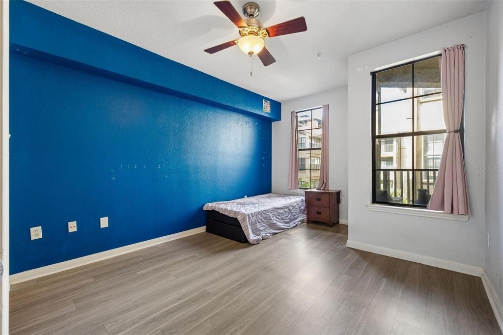 For Sale: $199,900 (2 beds, 2 baths, 1121 Square Feet)