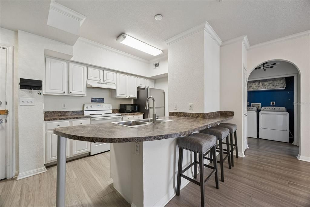 For Sale: $199,900 (2 beds, 2 baths, 1121 Square Feet)