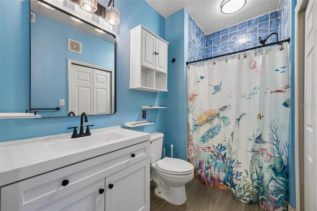 For Sale: $199,900 (2 beds, 2 baths, 1121 Square Feet)