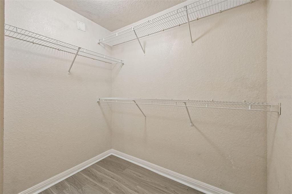 For Sale: $199,900 (2 beds, 2 baths, 1121 Square Feet)