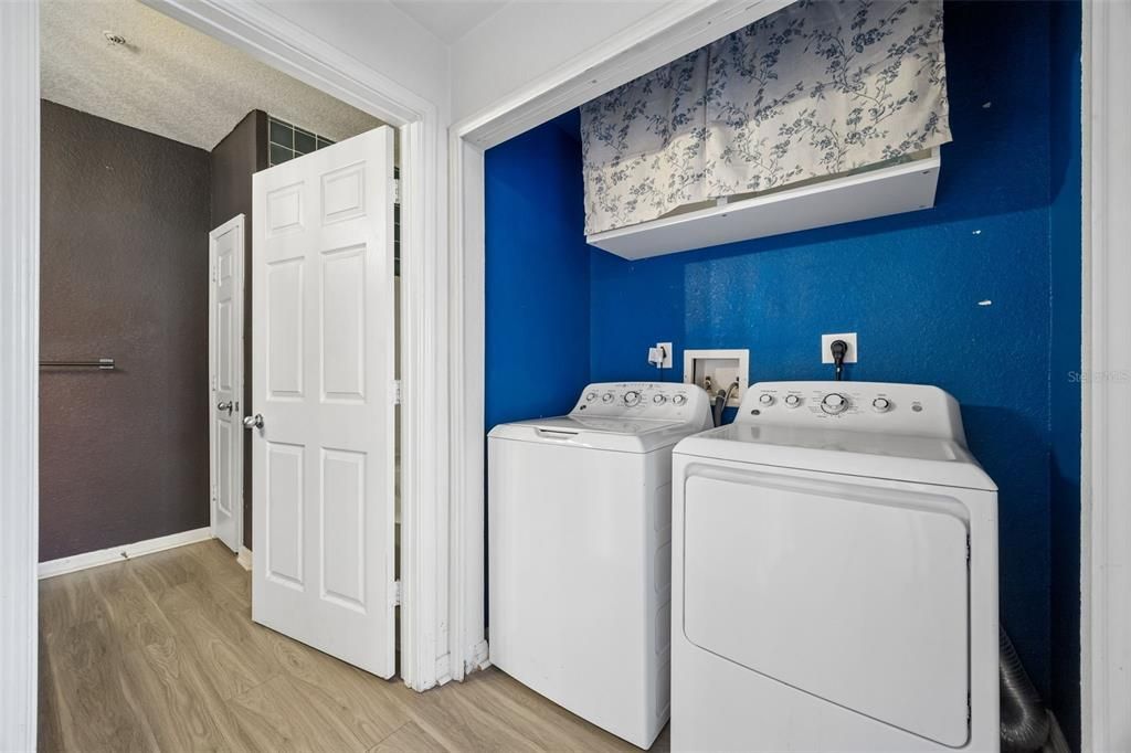 For Sale: $199,900 (2 beds, 2 baths, 1121 Square Feet)