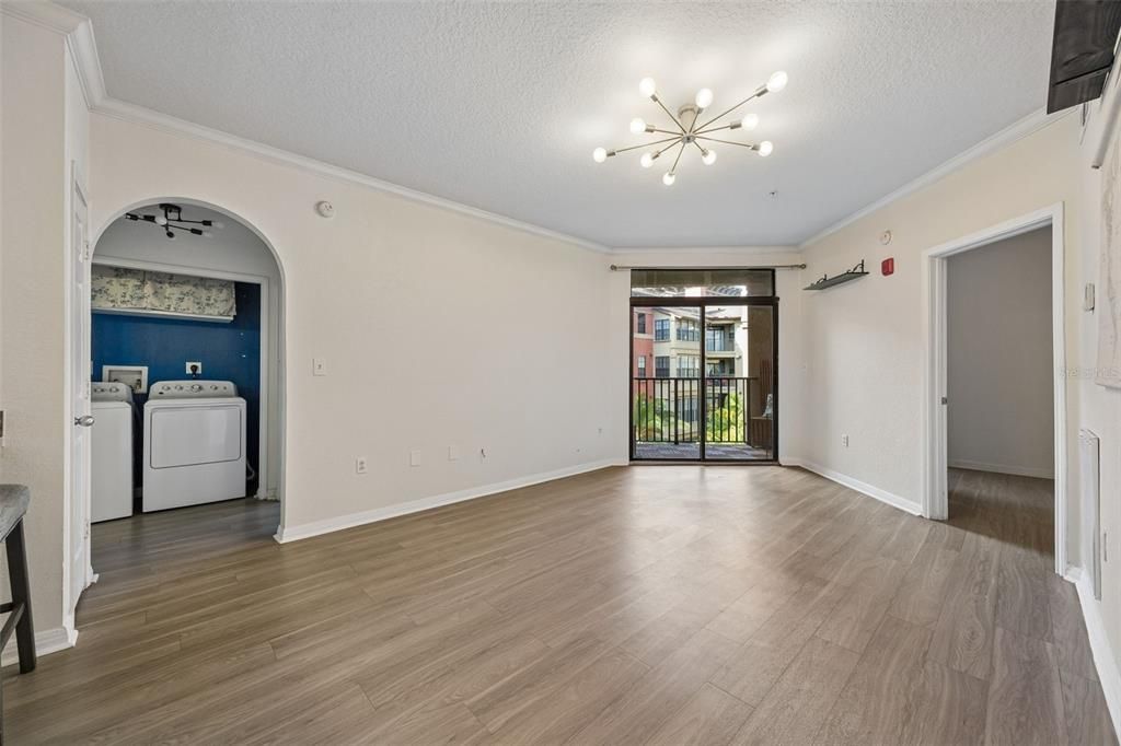 For Sale: $199,900 (2 beds, 2 baths, 1121 Square Feet)