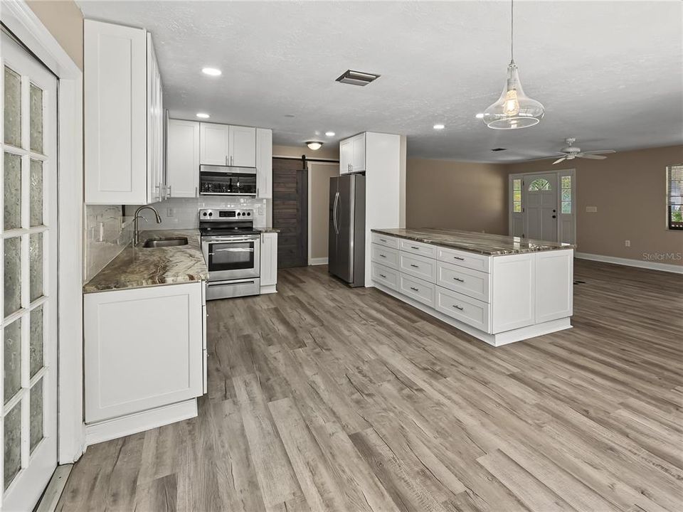 For Sale: $525,000 (3 beds, 2 baths, 1895 Square Feet)