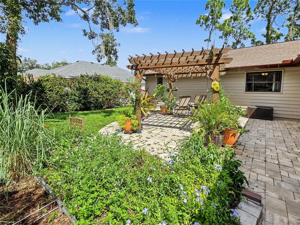 For Sale: $525,000 (3 beds, 2 baths, 1895 Square Feet)