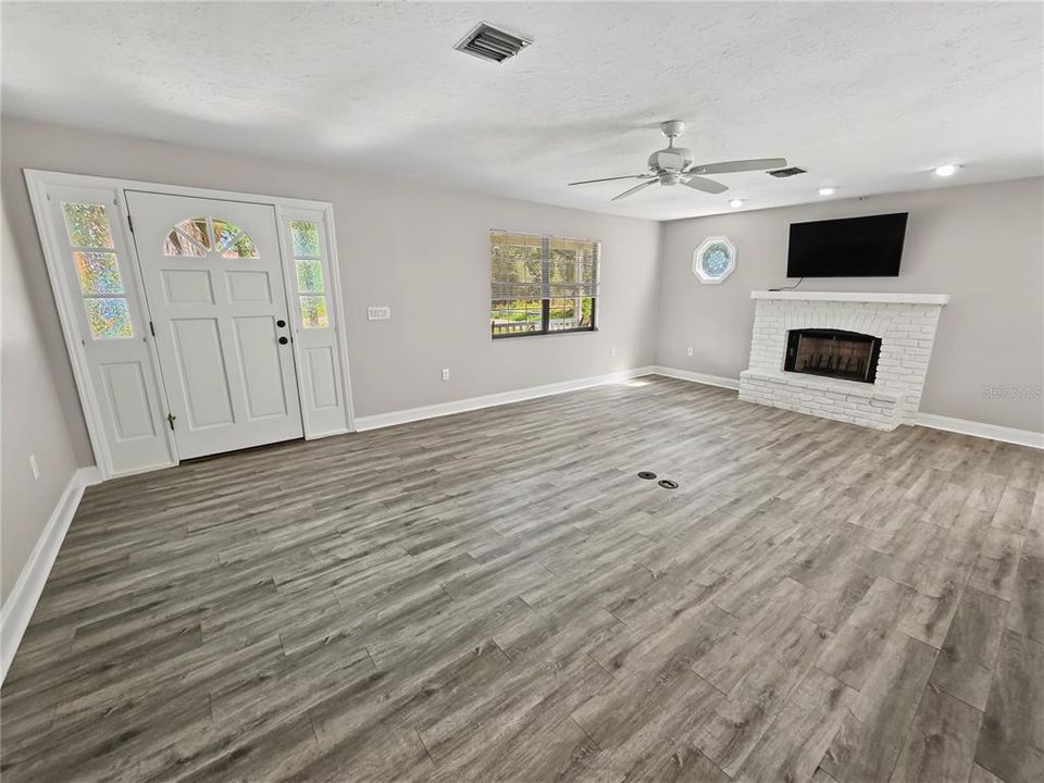 For Sale: $525,000 (3 beds, 2 baths, 1895 Square Feet)