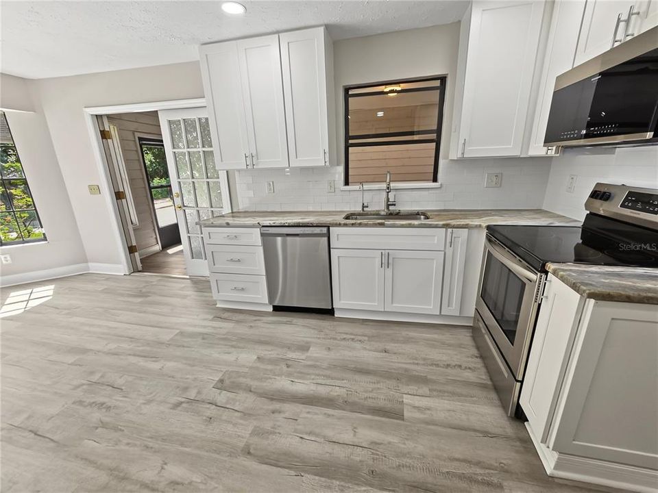 For Sale: $525,000 (3 beds, 2 baths, 1895 Square Feet)