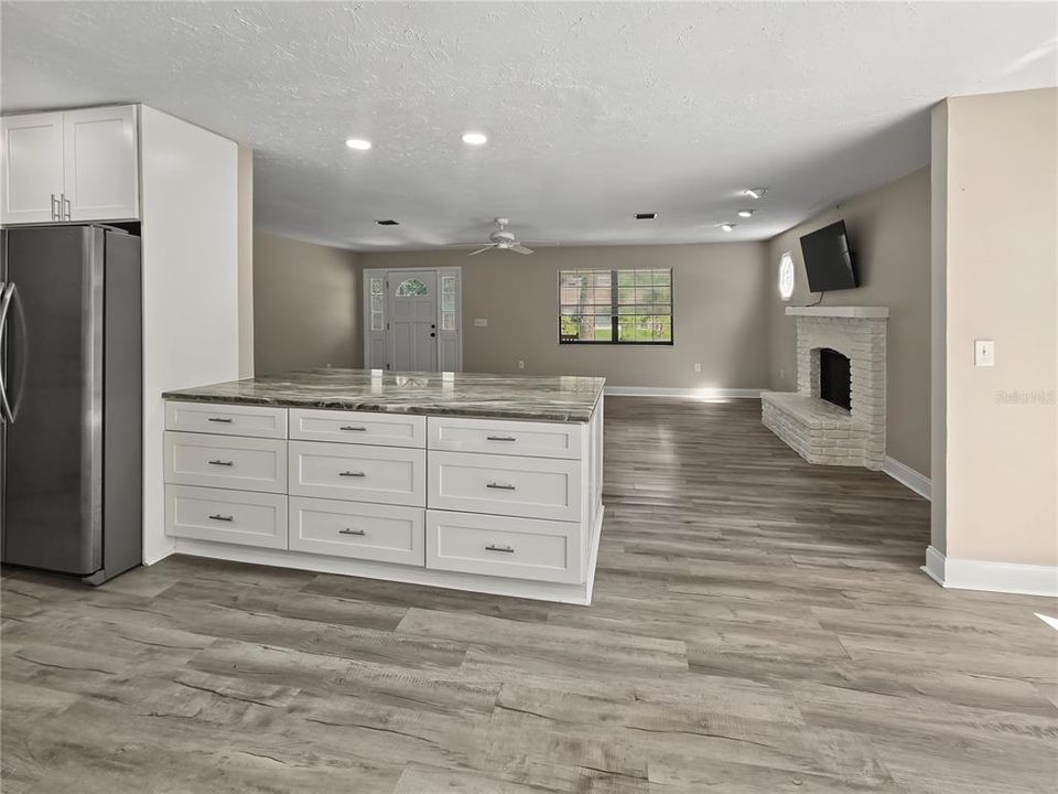 For Sale: $525,000 (3 beds, 2 baths, 1895 Square Feet)