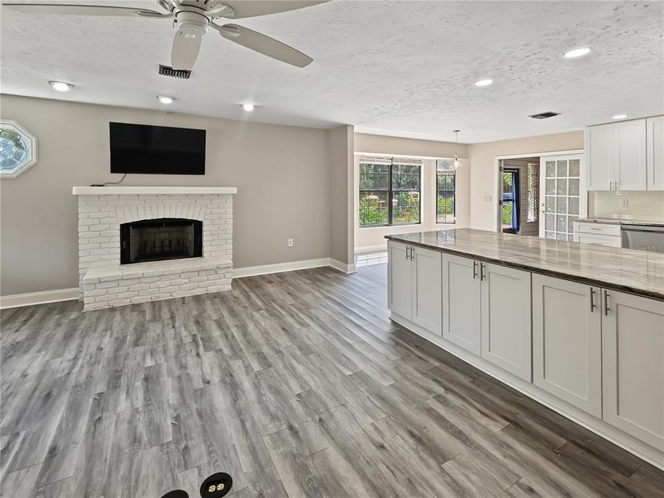 For Sale: $525,000 (3 beds, 2 baths, 1895 Square Feet)