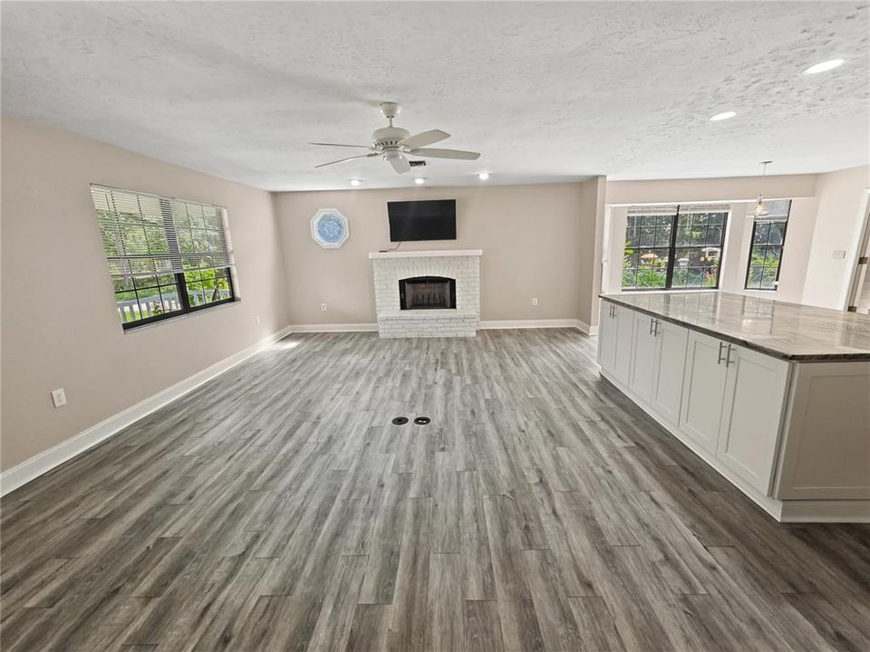 For Sale: $525,000 (3 beds, 2 baths, 1895 Square Feet)