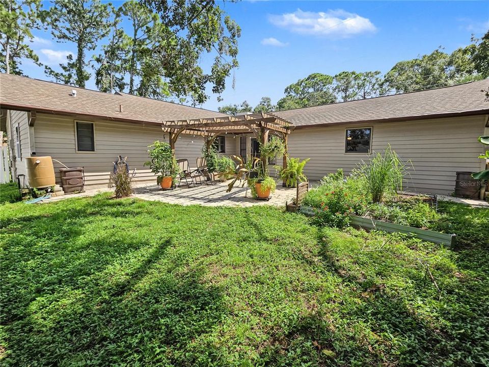 For Sale: $525,000 (3 beds, 2 baths, 1895 Square Feet)