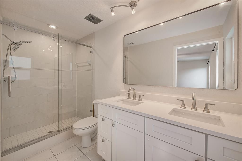 For Rent: $3,500 (4 beds, 2 baths, 1614 Square Feet)