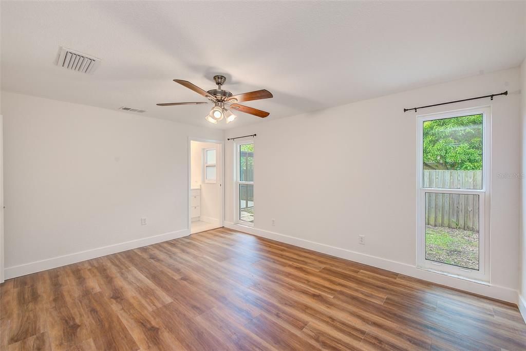 For Rent: $3,500 (4 beds, 2 baths, 1614 Square Feet)