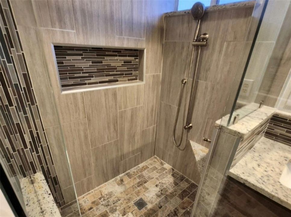 En Venta: $452,000 (4 camas, 3 baños, 2469 Pies cuadrados)