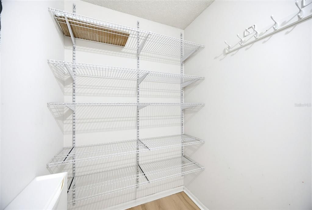 En Venta: $452,000 (4 camas, 3 baños, 2469 Pies cuadrados)