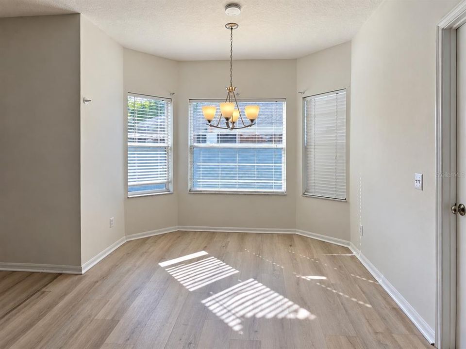 En Venta: $452,000 (4 camas, 3 baños, 2469 Pies cuadrados)