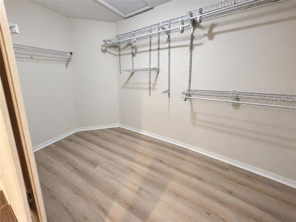 En Venta: $452,000 (4 camas, 3 baños, 2469 Pies cuadrados)