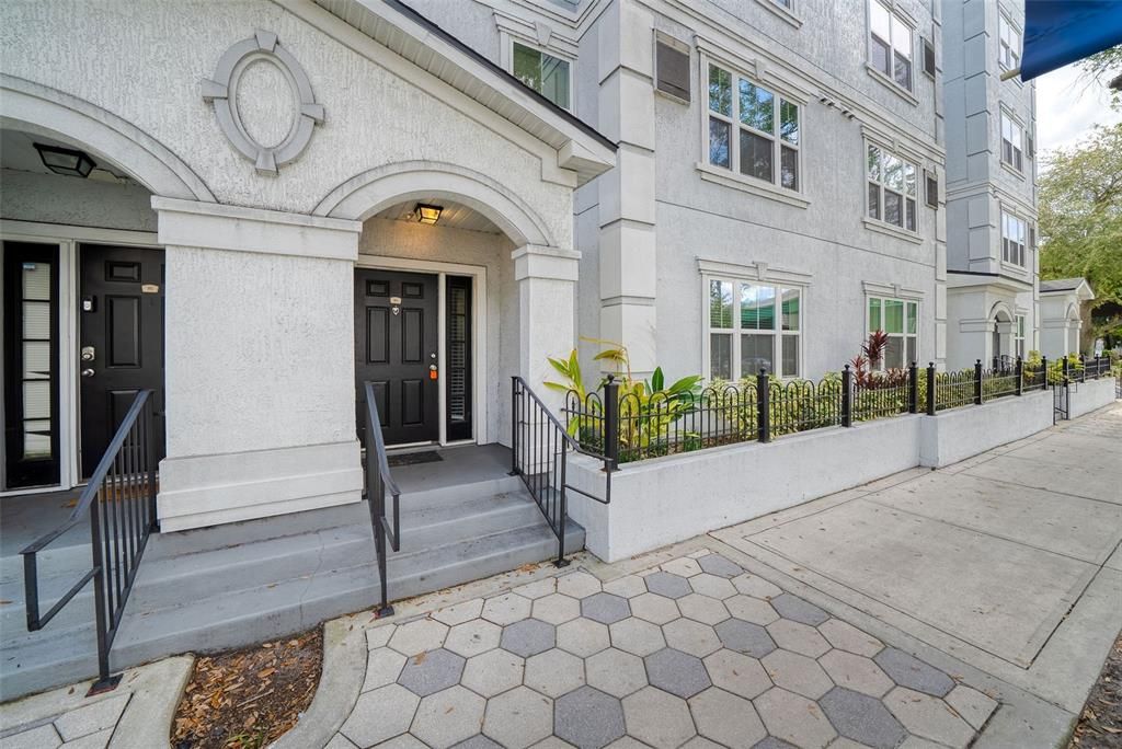 For Sale: $299,900 (2 beds, 2 baths, 1459 Square Feet)