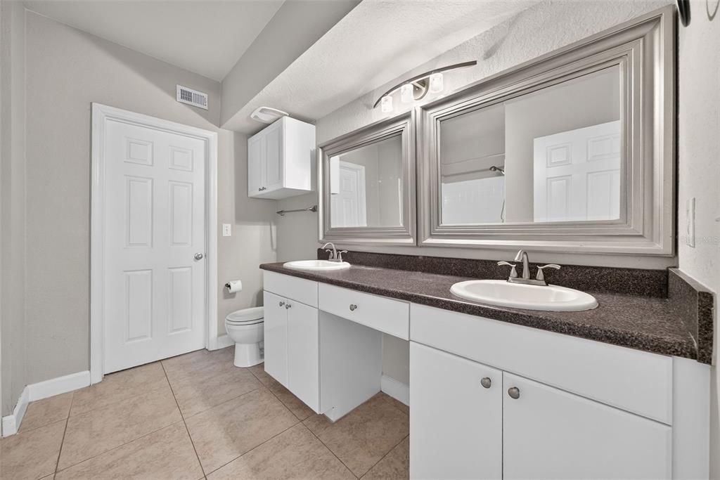 For Sale: $299,900 (2 beds, 2 baths, 1459 Square Feet)