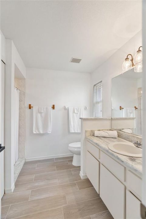 For Sale: $344,000 (3 beds, 2 baths, 1599 Square Feet)