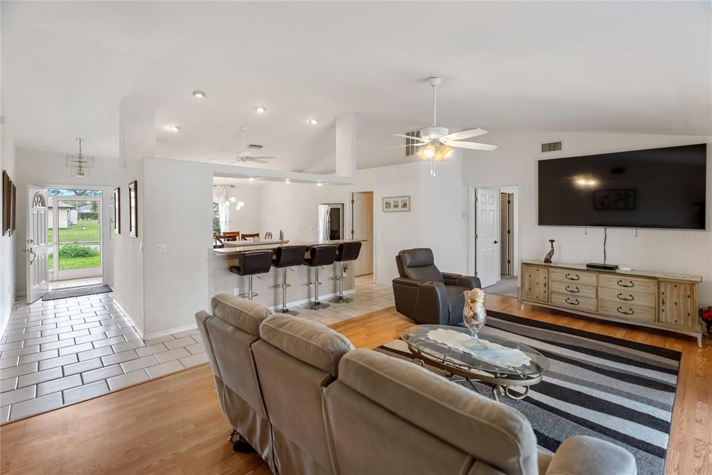 For Sale: $344,000 (3 beds, 2 baths, 1599 Square Feet)