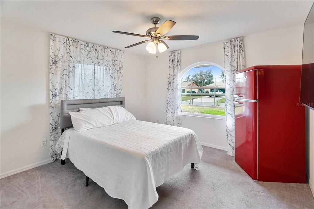 For Sale: $344,000 (3 beds, 2 baths, 1599 Square Feet)
