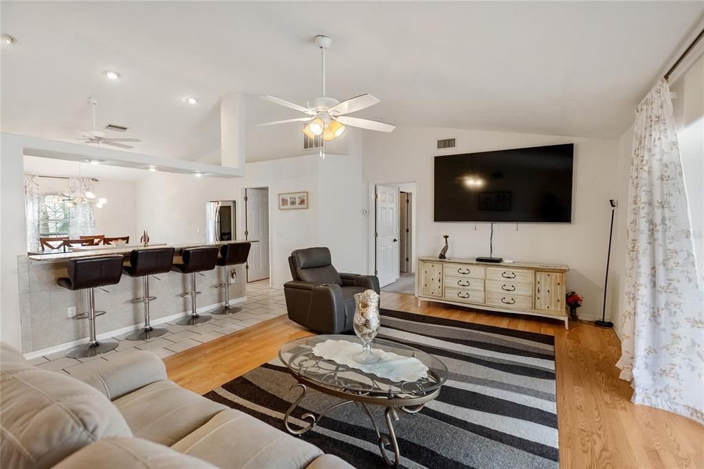 For Sale: $344,000 (3 beds, 2 baths, 1599 Square Feet)
