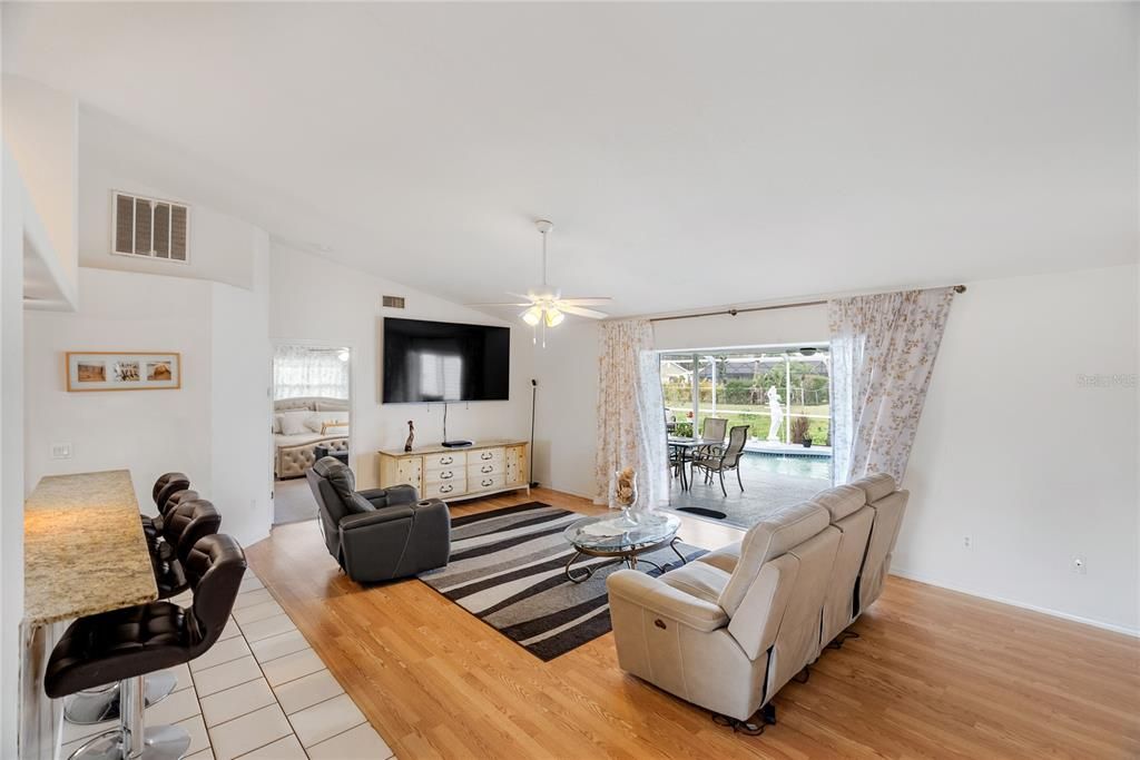 For Sale: $344,000 (3 beds, 2 baths, 1599 Square Feet)