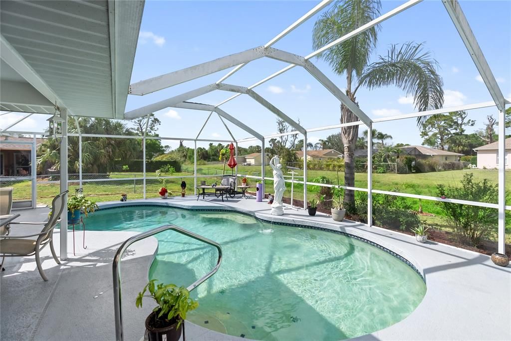 For Sale: $344,000 (3 beds, 2 baths, 1599 Square Feet)