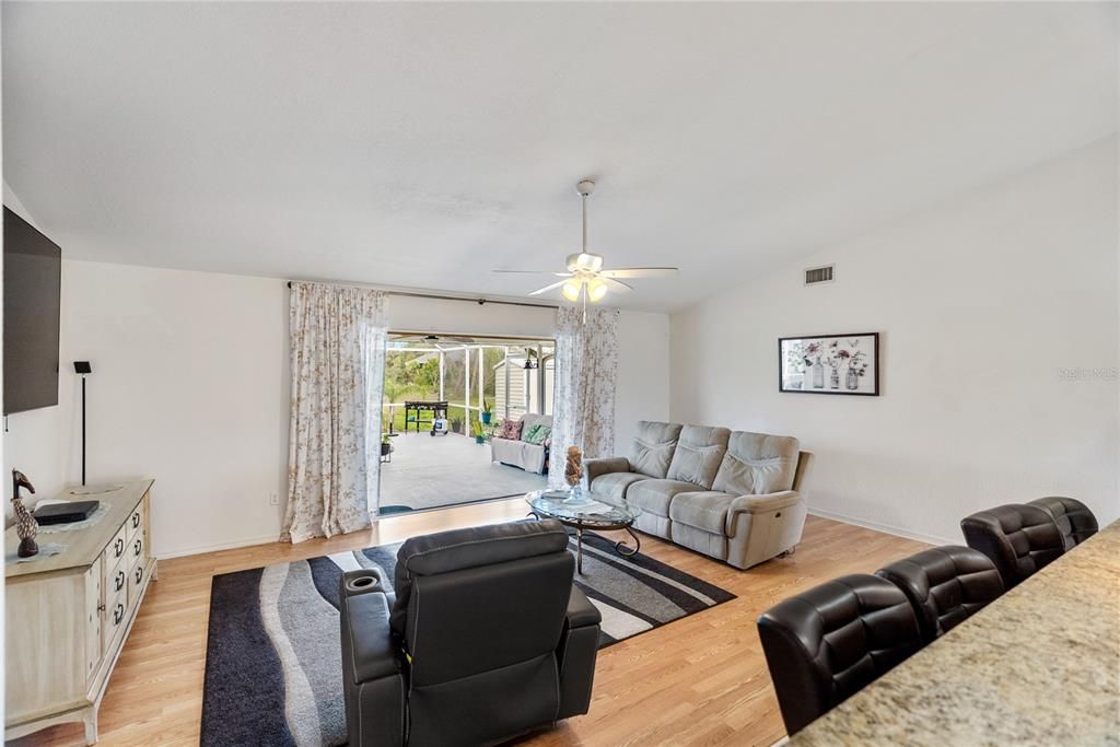 For Sale: $344,000 (3 beds, 2 baths, 1599 Square Feet)