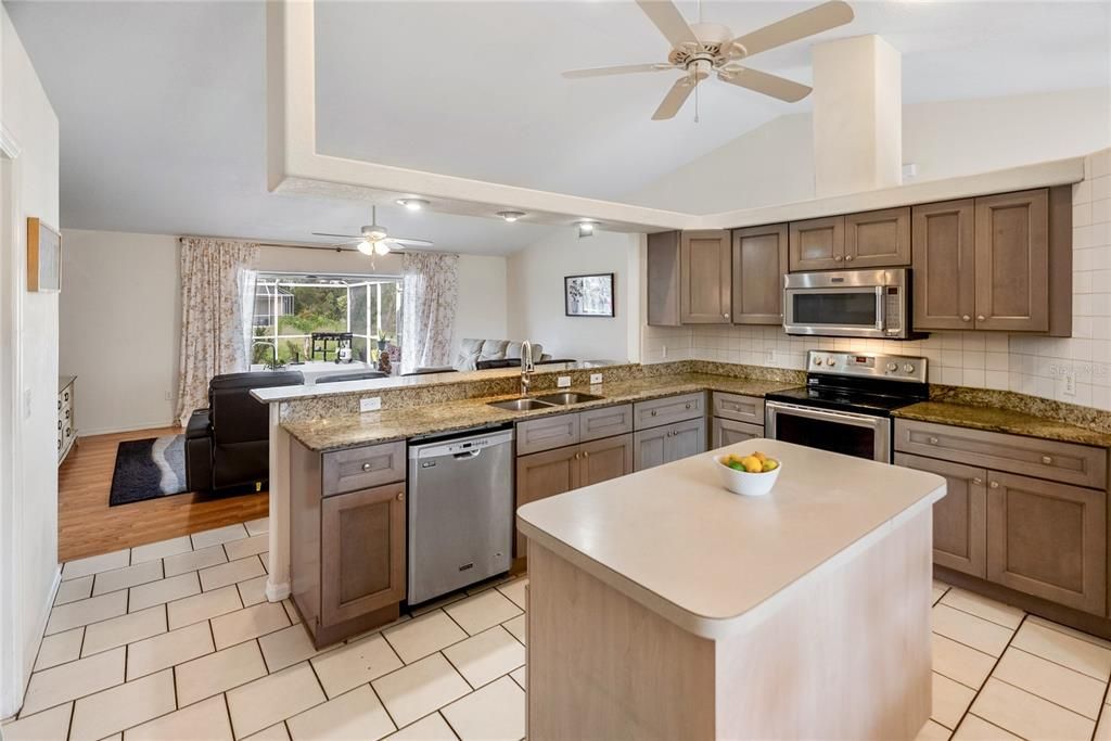 For Sale: $344,000 (3 beds, 2 baths, 1599 Square Feet)