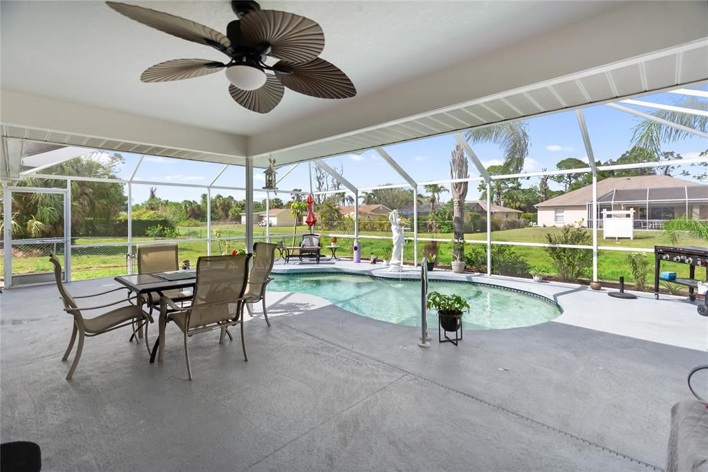 For Sale: $344,000 (3 beds, 2 baths, 1599 Square Feet)