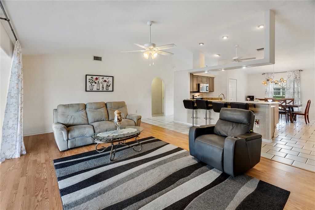 For Sale: $344,000 (3 beds, 2 baths, 1599 Square Feet)