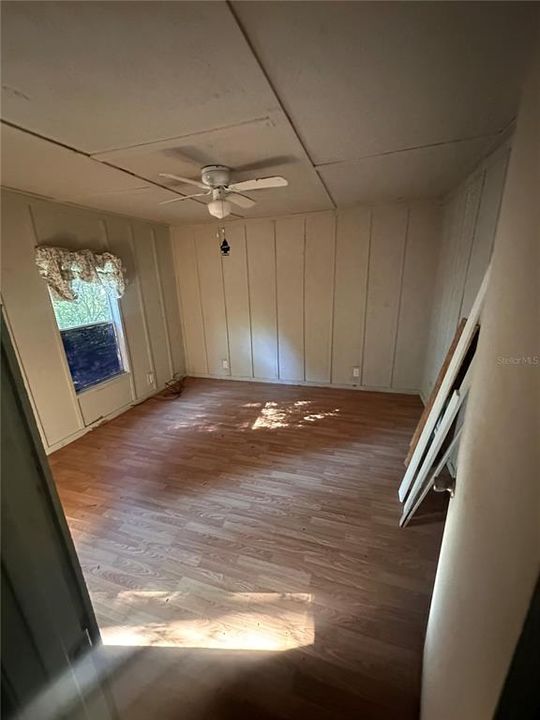 For Sale: $64,000 (3 beds, 1 baths, 997 Square Feet)
