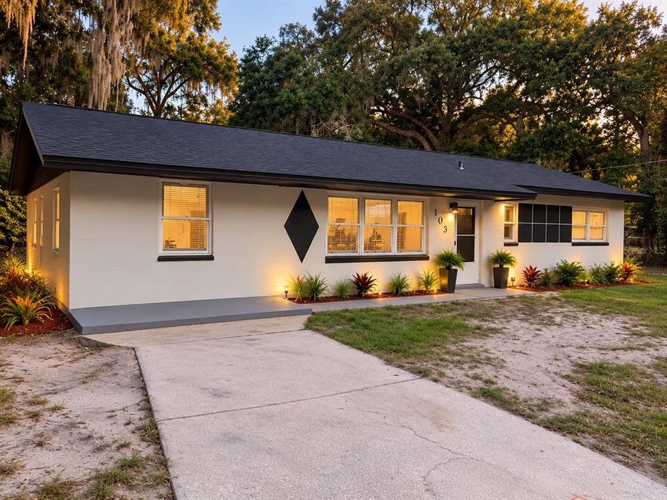 For Sale: $235,000 (4 beds, 2 baths, 1299 Square Feet)