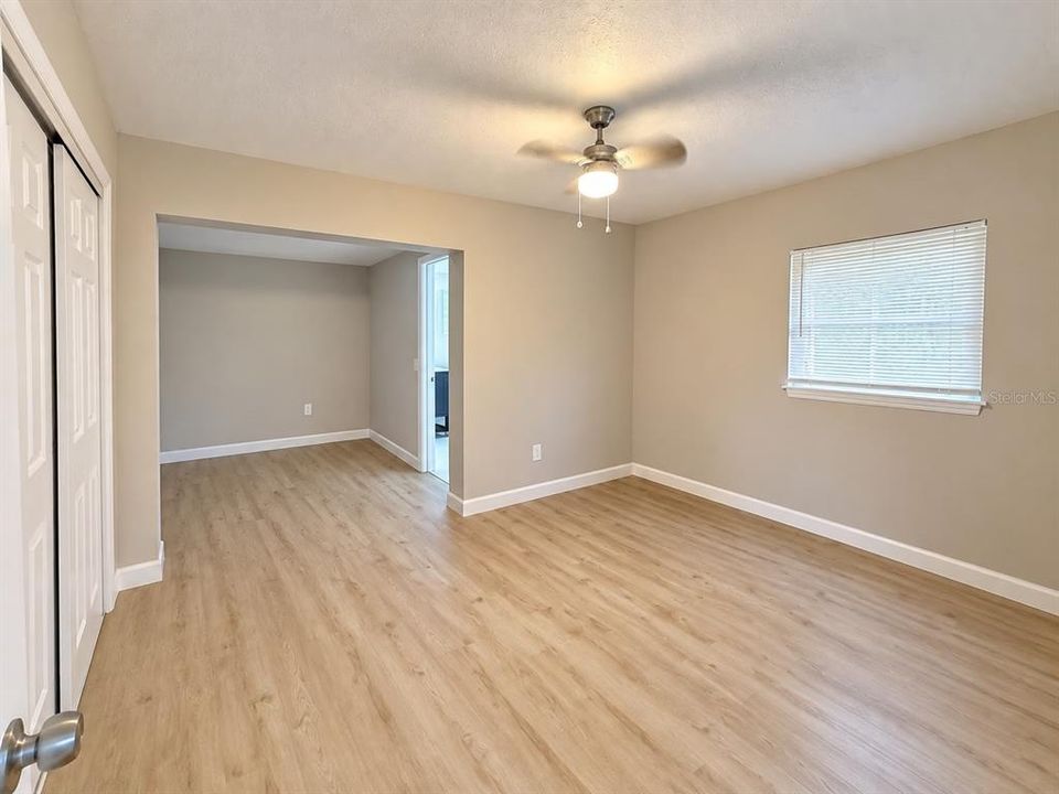 For Sale: $235,000 (4 beds, 2 baths, 1299 Square Feet)
