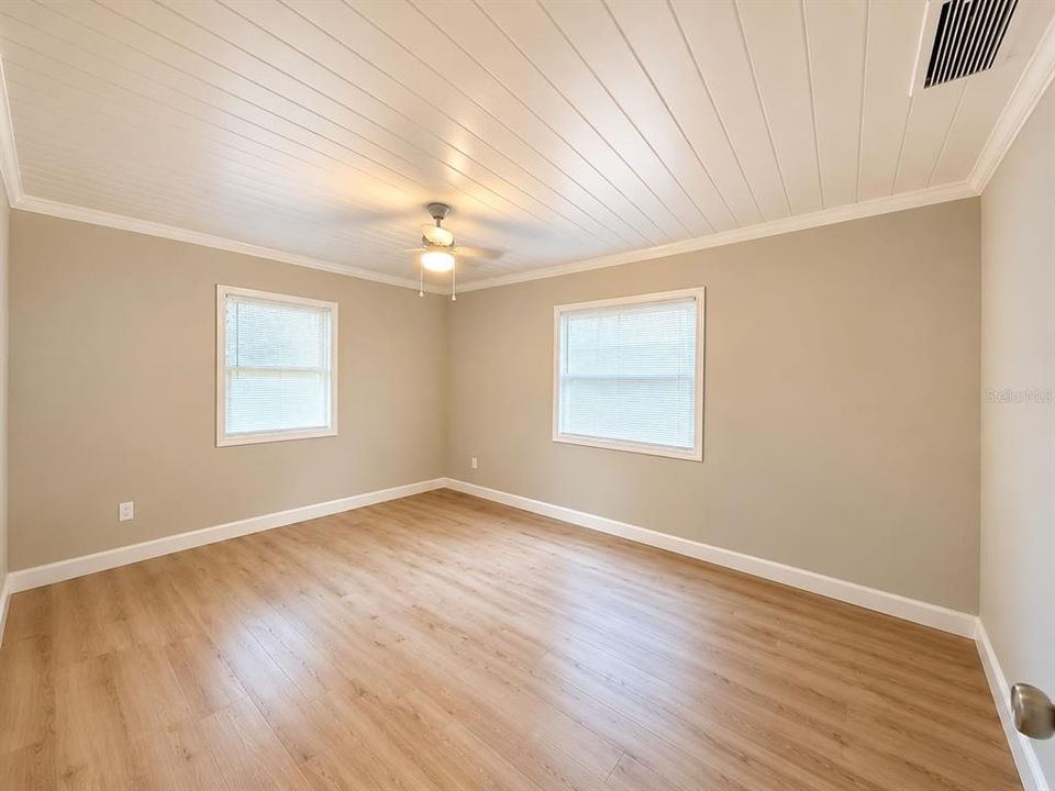 For Sale: $235,000 (4 beds, 2 baths, 1299 Square Feet)