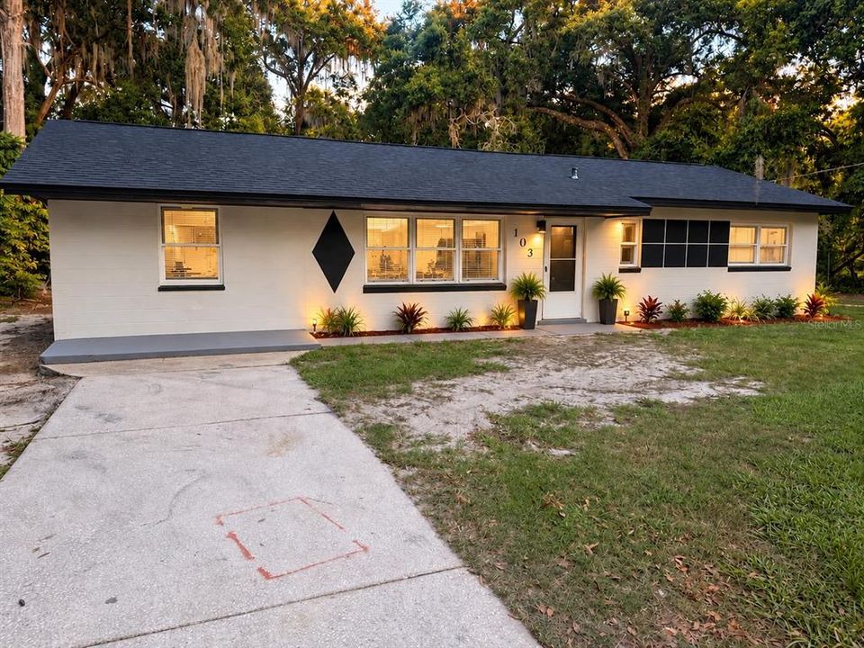 For Sale: $235,000 (4 beds, 2 baths, 1299 Square Feet)